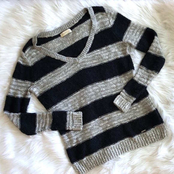Gilly Hicks Sweaters - ❌ SOLD ❌ Gilly Hicks Striped Grey & Navy Sweater